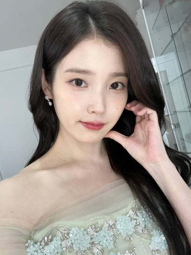 Lee Ji-eun (IU)